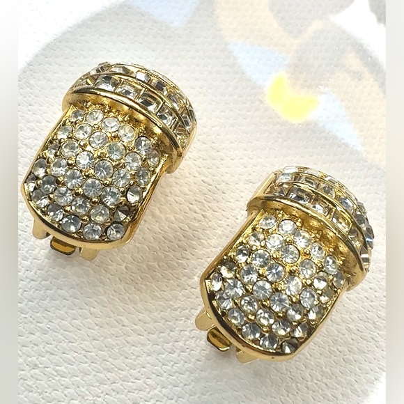 CHRISTIAN DIOR SIGNED GOLD TONE 1990s VINTAGE CRYSTAL CLIP-ON EARRINGS - Picture 3 of 8